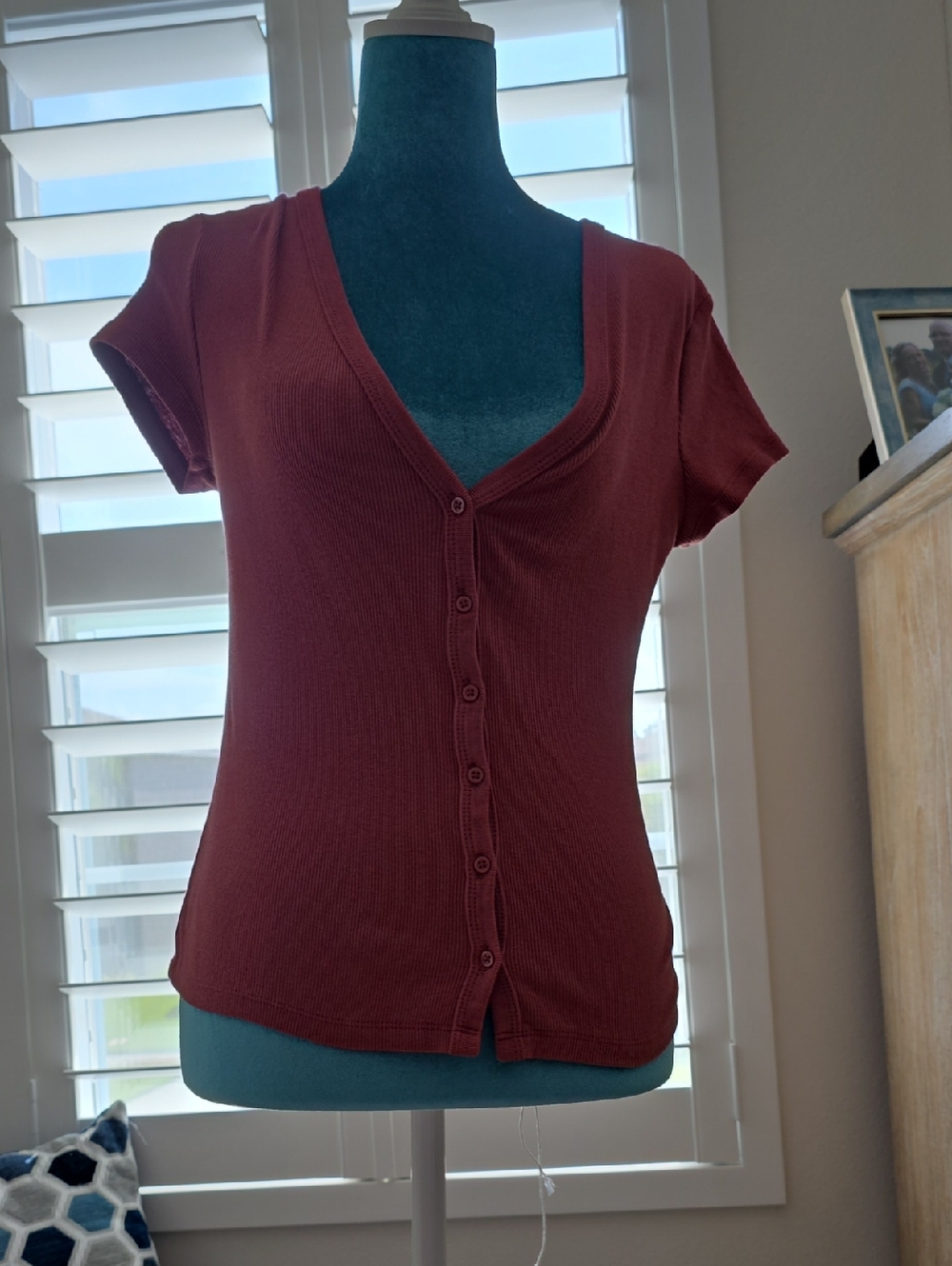 Universal Thread Short Sleeve Ribbed Button-Front Top in Burnt Orange